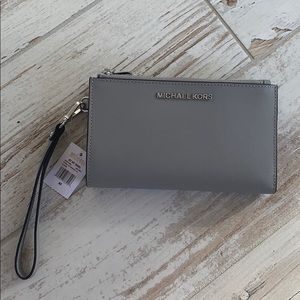 BNWT Michael Kors Jet Set Wristlet Ash Grey